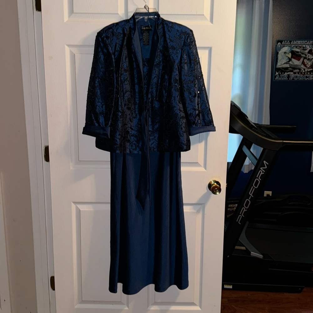 Beautiful blue dress worn once smoke feee home